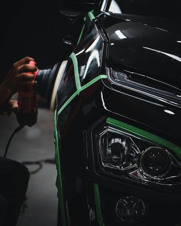 Quel type de lustrant auto offre une brillance exceptionnelle ?