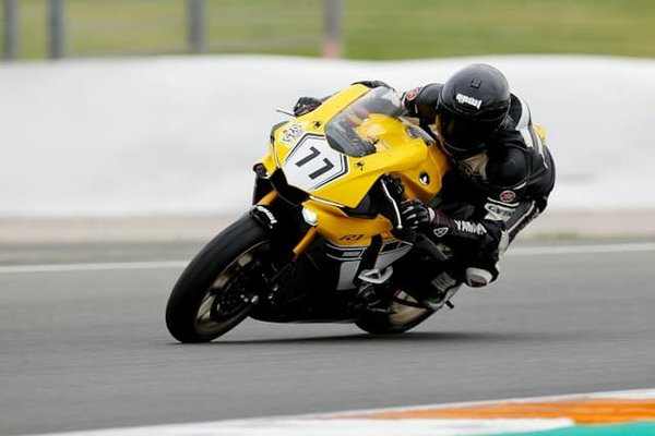 Comment adapter une Suzuki SV650 pour des trajets quotidiens en climat chaud ?