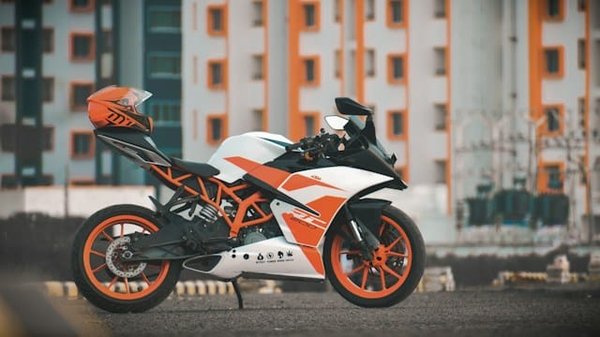 Comment renforcer la durabilité d'une KTM RC 390 pour une utilisation en circuit ?